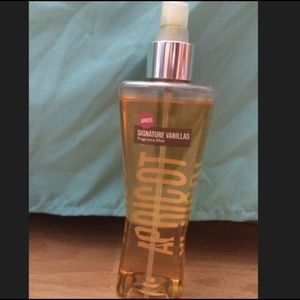 Bath & Body Works! Apricot Vanilla!